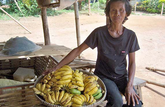Windowed when her husband passed away after an illness, a loan of jus $124 enabled Inis to buy fruit and vegetables to start her own market stall. With her new income, she's able to provide for her five children without worrying how to make ends meet. (Manaoag, Philippines)